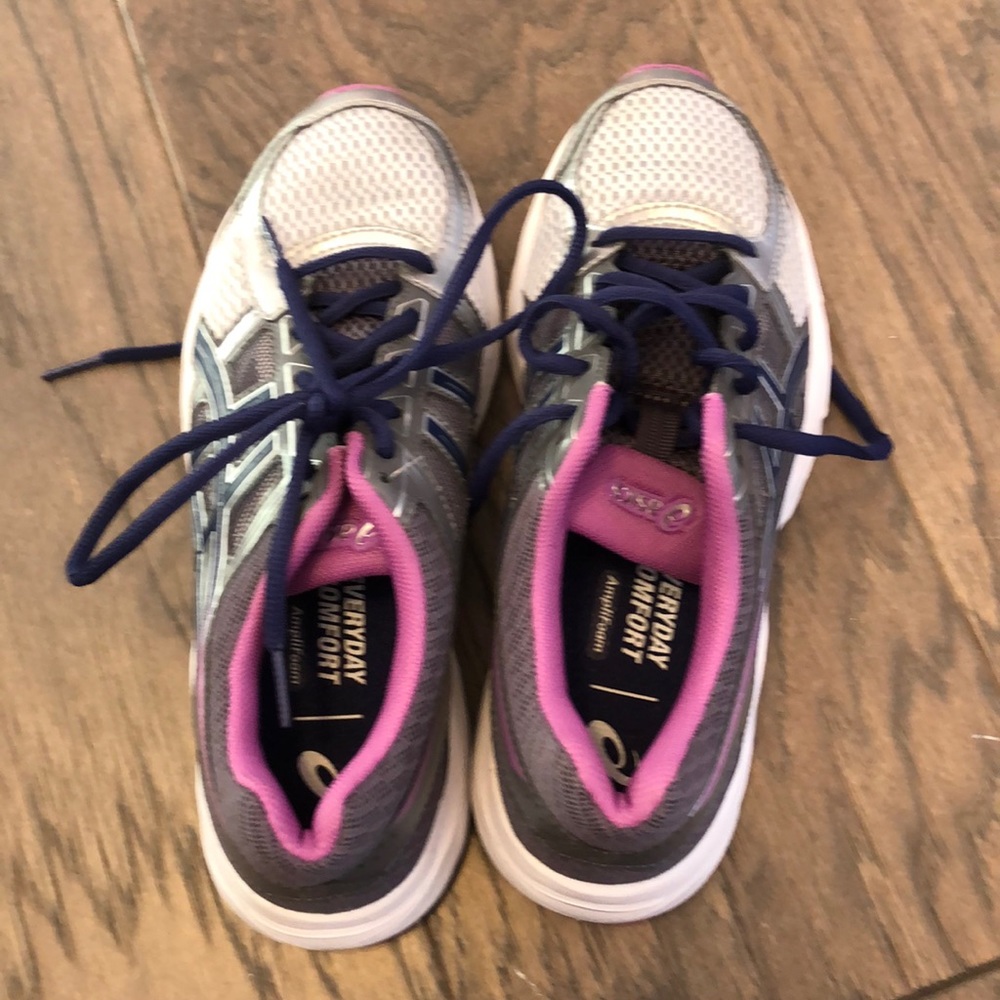 Asics sneakers size 6.5